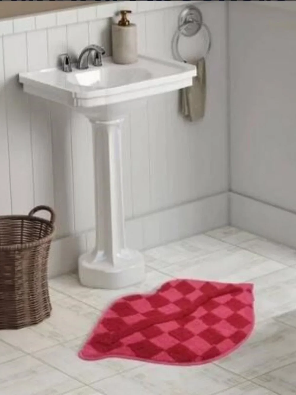 Checkered Red & Pink Lips Accent Mat 20